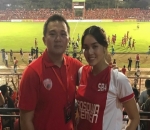 Menonton Pertandingan Olahraga