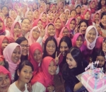 Fans Antusias Rayakan Ultah Prilly