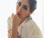 Feminin, Jessica Iskandar Seksi dengan Nuansa Putih