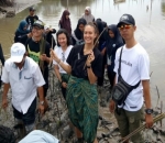  Nadine Chandrawinata 'Blusukan' ke Kili-Kili