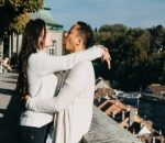  Saling Ejek Melalui Caption