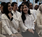  Alasan Menggandeng Banyak Artis