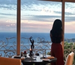  Naysila Mirdad Nikmati Sunset