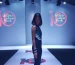 Dian Sastro Tampil di Jakarta Fashion Week