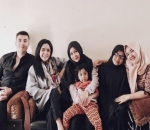 Akrab dengan Keluarga