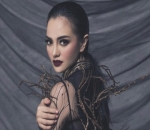 Gaya Ririn Ekawati dalam Legong Campaign