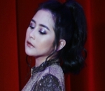 Prilly Latuconsina Tampil Glamour