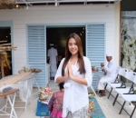 Aurel Hermansyah Cantik dengan Baju Adat