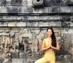 Melakukan Yoga di Candi Borobudur