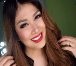 Titi DJ Cetar dengan Lipstik Merah