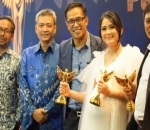 Dunia Terbalik Raih Banyak Penghargaan