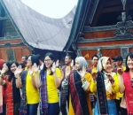 Belajar Tari Tor-Tor