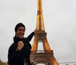 Happy-nya Morgan Oey di Paris