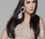 Rambut Krisdayanti Dibuat Lurus