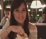 Renata Kusmanto Bersama Kue Ulangtahunnya