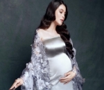 Cantik dengan Gaun Satin