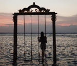 Menikmati Sunset Berdua