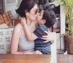 Pose 'Mesra' Carissa Putri & Anak