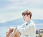 Sendunya Tatapan J-Hope di Pinggir Laut