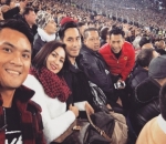  Menonton Pertandingan Bola