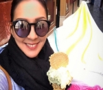  Serunya Donna Agnesia Makan Es Krim