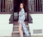 Seksi dengan Belahan Terbuka