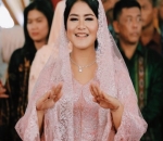 Kahiyang Cantik dalam Balutan Kebaya