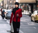  Mempesona dengan Blazer Merah