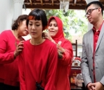 Poppy Sovia Berdandan Simpel 