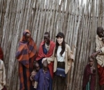 Nikita Willy Bersama Penduduk Lokal