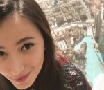 Asmirandah Pose Cantik di Burj Khalifa