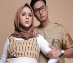 Simpel dengan Busana Etnik