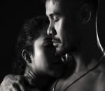  Kompak Berdandan 'Topless'