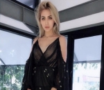 Makin Seksi dengan Gaun Terbuka