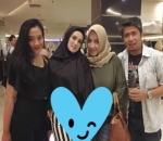Ceria Bareng Mantan Suami dan Istri