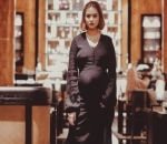 Pamer Baby Bump Dengan Gaun Hitam