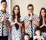 Motif Polkadot Busana Kompak Keluarga Anang-Ashanty