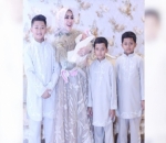 Berpose Bersama Para Keponakan 