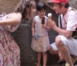 Makan Es Krim Bareng