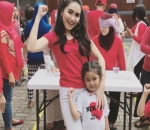 Ayu Ting Ting dan Sang Putri Rayakan HUT RI dengan Ikut Lomba 17 Agustus