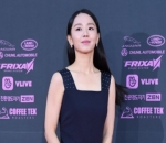 Shin Hye Sun Pilih Gaun yang Sederhana