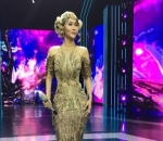 Dandanan Nyentrik Inul Daratista dengan Gaun Mewah dan Headpiece Unik