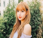 Lisa Black Pink Mempesona dengan Rambut Blonde