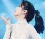 Gunakan Busana Serba Putih, Solar Pamer Perut dan Paha Mulus