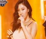 Hwasa Seksi dengan Atasan Ketat