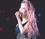 Penampilan Seksi Solar Tak Ada Habisnya