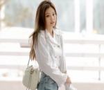 Airport Fashion Jennie yang Sangat Feminin