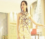 Yeslin Wang Usung Gaun Keemasan Nan Cantik