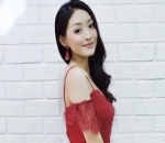 Natasha Wilona Pakai Gaun Off Shoulder Merah di Perayaan Imlek 2019