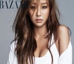 Hyorin dengan Tato Salib di Bagian Perut